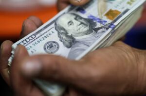 Deutsche Bank заявил о риске кризиса доверия к доллару