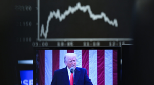 Администрация Трампа занимается инсайдерской торговлей? Американский сенатор хочет это узнать