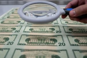 Продажа долларов начинает походить на пузырь, который рано или поздно лопнет — HSBC