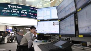 Мировые фондовые рынки падают из-за распродажи в США, вызванной переоценкой ИИ