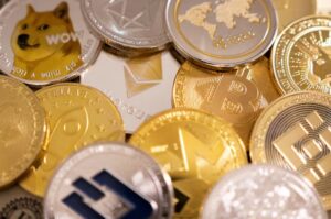 Криптоинвесторы проявляют осторожность и переходят к новым стратегиям после обвала