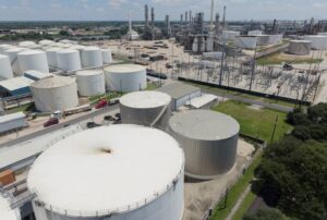 Goldman Sachs: мировые запасы нефти сокращаются рекордными темпами
