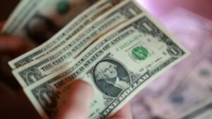 Самые богатые семьи мира сокращают свою долю в долларах США