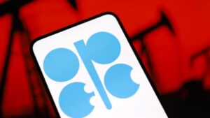 ОПЕК+ намерена увеличить добычу нефти, но сможет ли она это сделать и кто будет покупать?