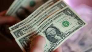 США в большей степени зависят от иностранных инвестиций, чем от притока заемных средств, что представляет собой риск для доллара, предупреждает Deutsche Bank