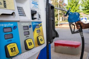 Рынки развивающихся стран приостанавливают ралли, поскольку цена на нефть приближается к отметке в 100 долларов